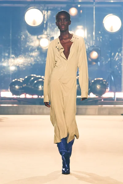 Look 10